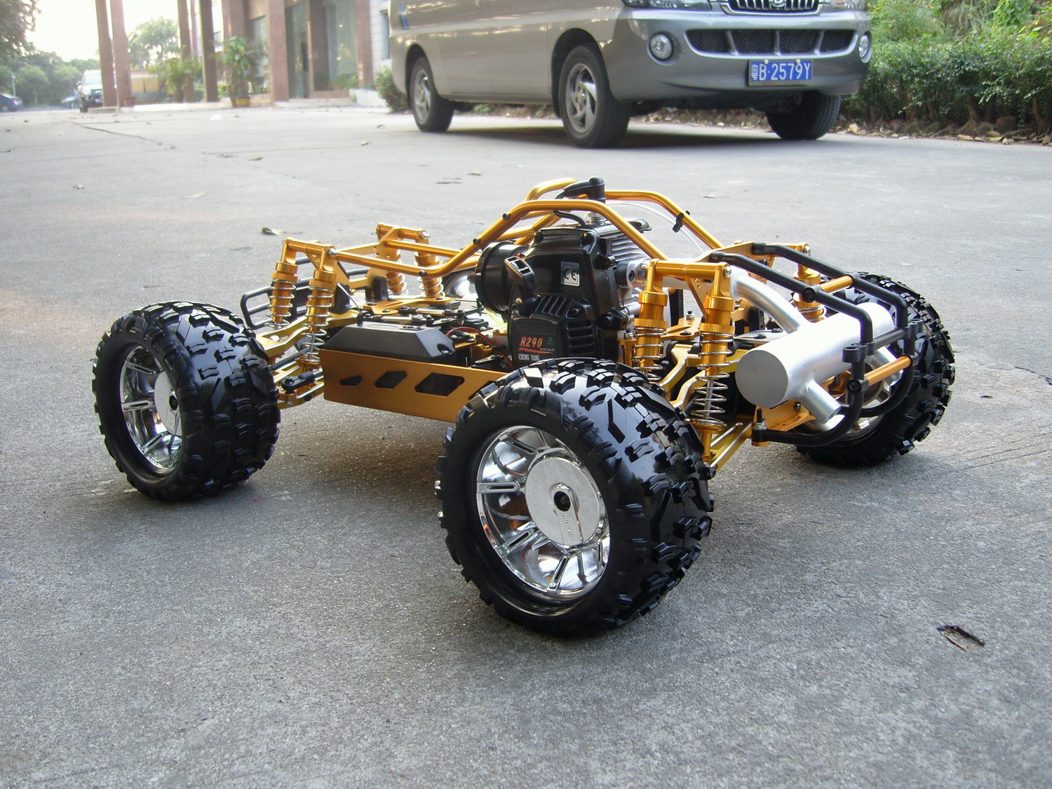 燃油遥控汽车 大脚车 赛亚汽油车 带倒档四驱车 图片_高清大图 - 阿里巴巴