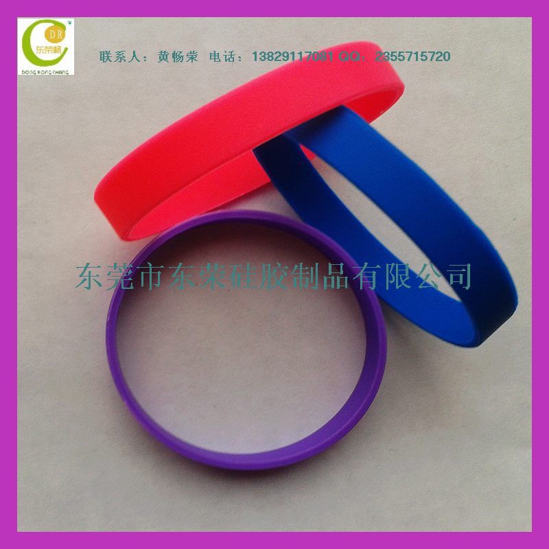 silicon bracelets (70)