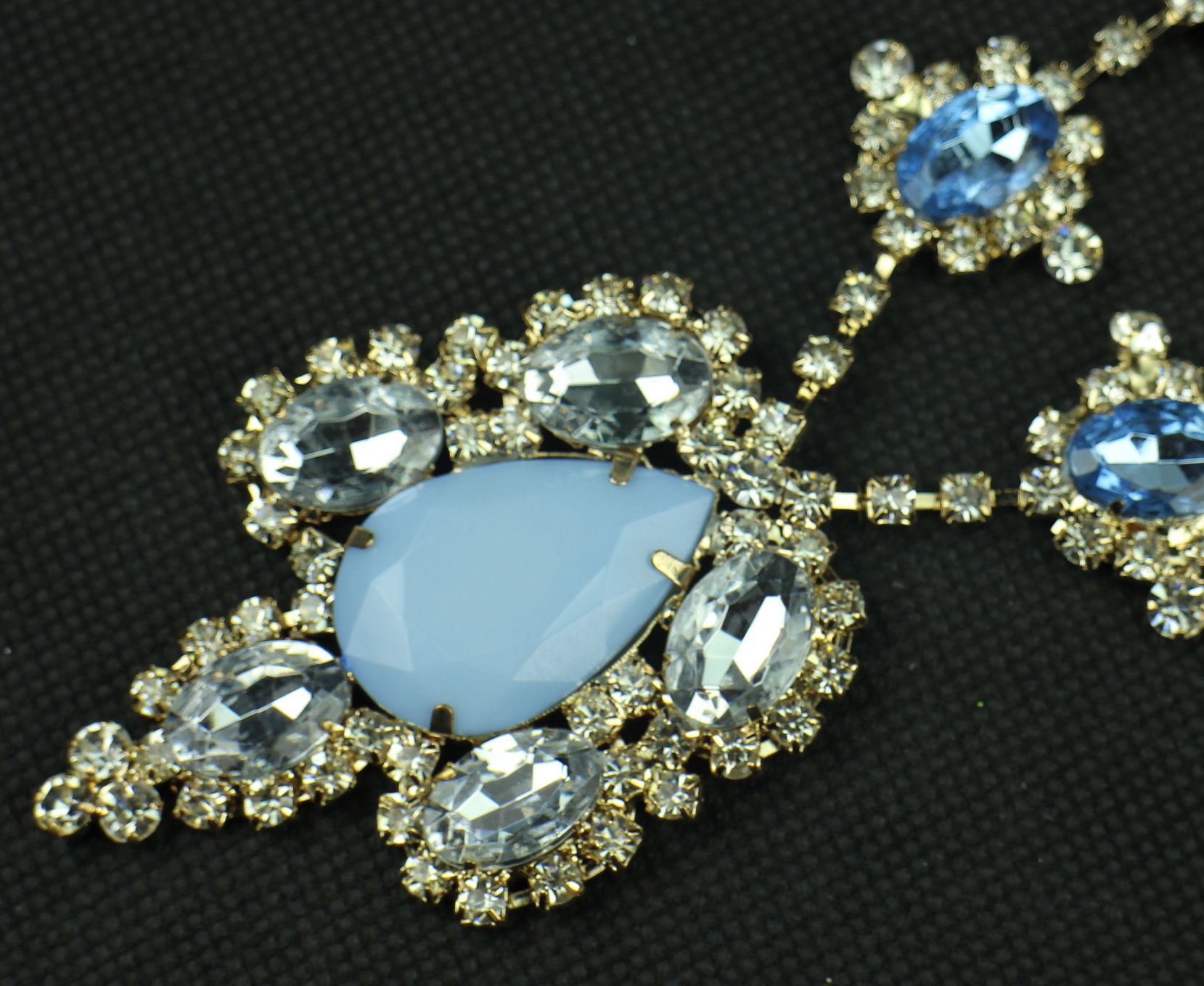 批发采购项饰-欧美流行清新蓝宝石镶钻吊坠项