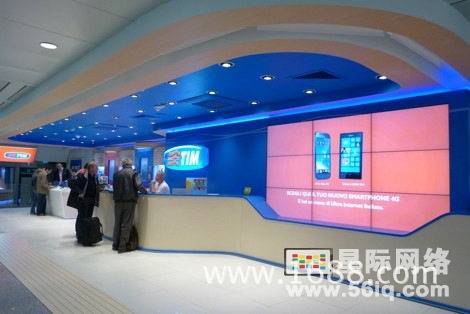 意大利电信罗马国际机场旗舰店部署数字标牌_
