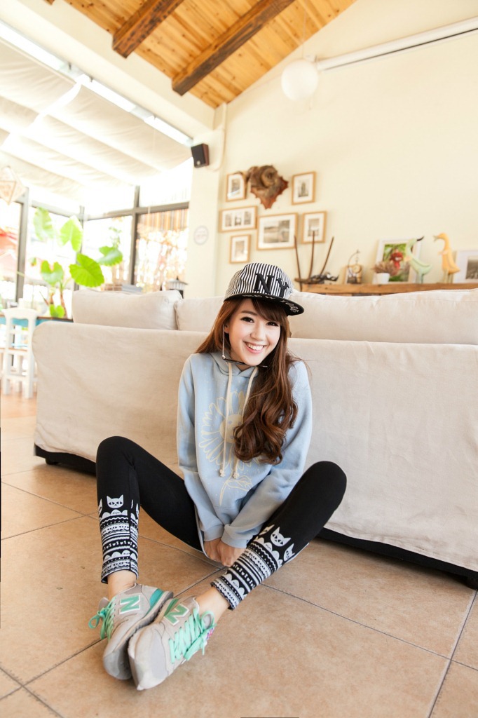 Q802 脚口小猫印花打底裤 (4)