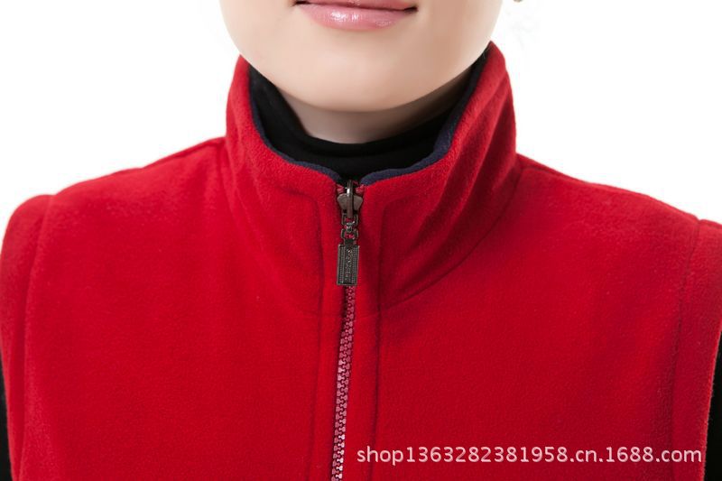 【<em>秋装</em>加厚中老年<em>马甲中年妇女</em>装双面驼绒背心