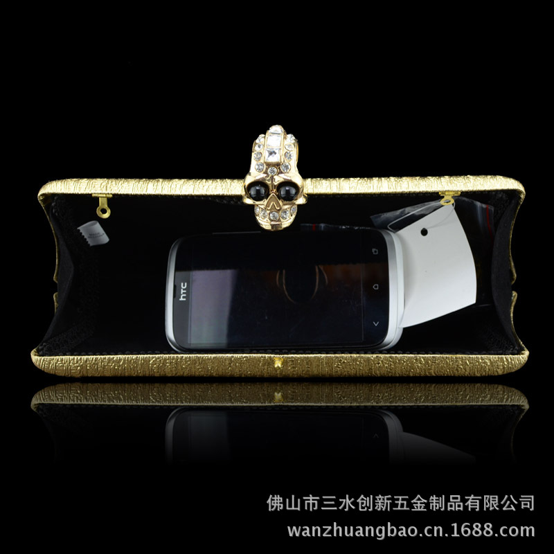 金色骷髅头镶钻晚宴包