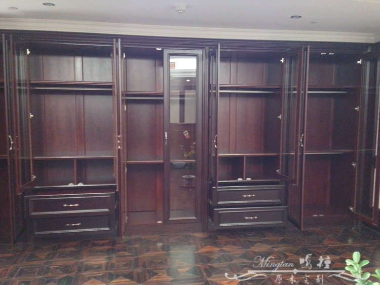 实木平开门衣柜0