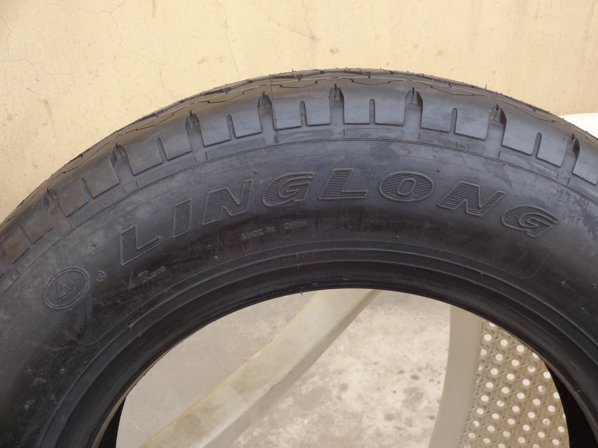 山东烟台长期供应 优质面包车专用耐磨 195/70r15c玲珑半钢轮胎