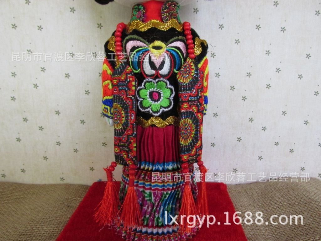 固族 云南少数民族娃娃 民族卡通娃娃工艺品 田
