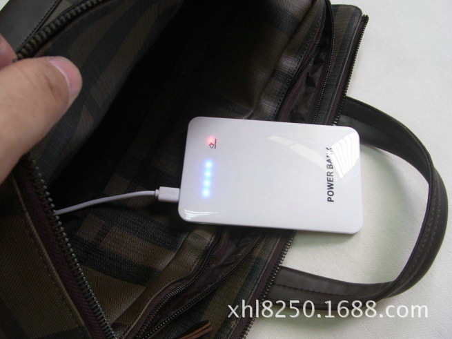 太阳能包太笔记本手机充电包登山旅游商务太阳能包