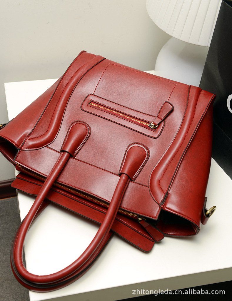 【L-207高端大牌工艺古典复古笑脸牌杀手包定