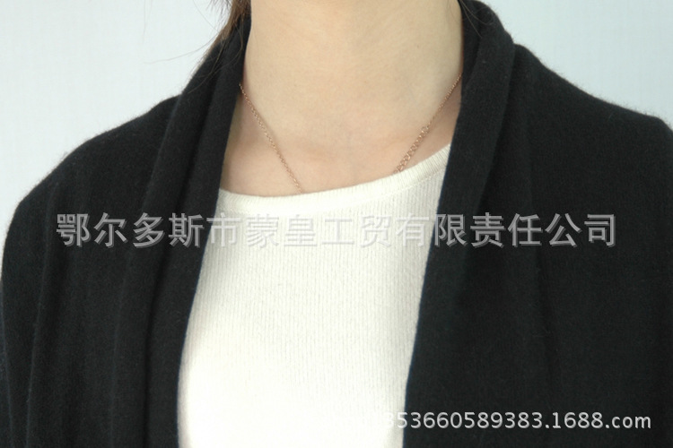 【2014新款女式休闲羊绒衫 <em>黑色</em>百搭围巾领羊