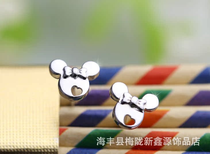 【厂家批发2013流行新款女士<em>纯银耳钉</em>卡通人