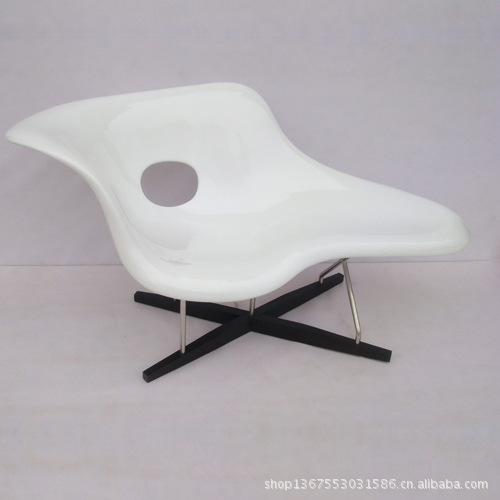 Eames La Chaise