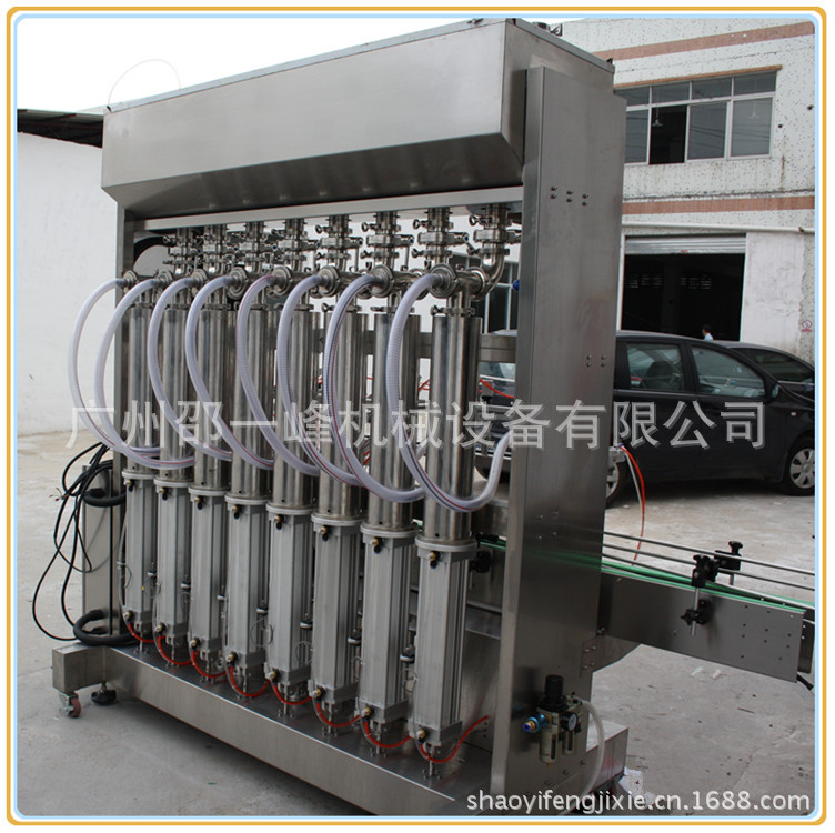 伺服灌装机背面