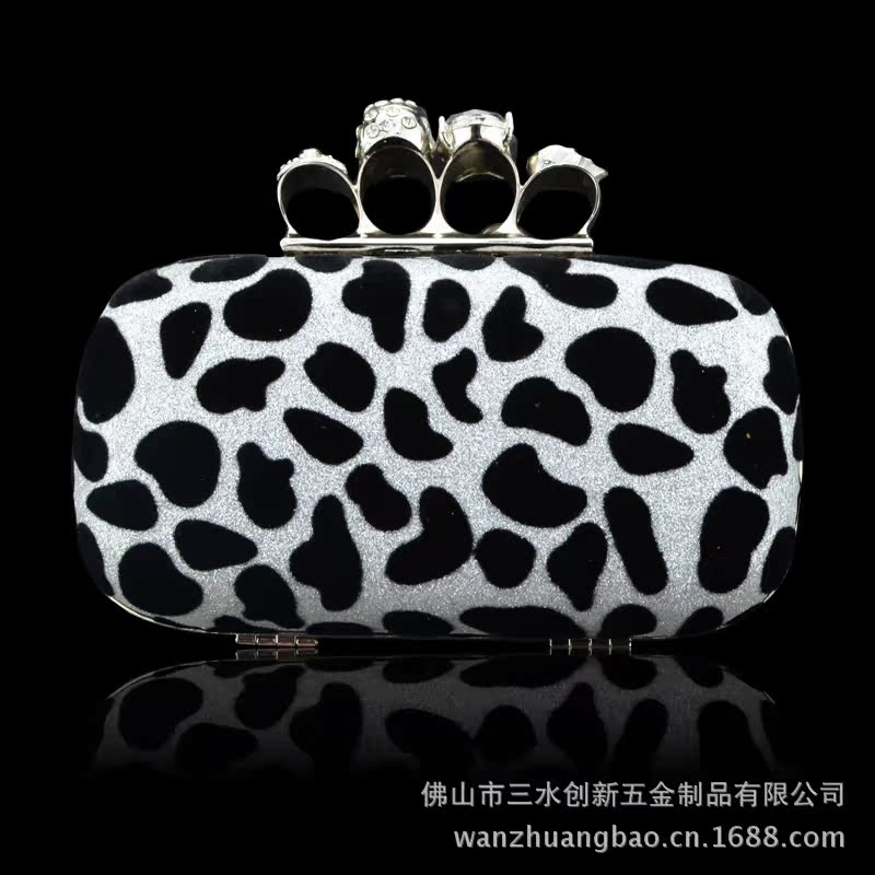 白色豹纹镶钻手拿包
