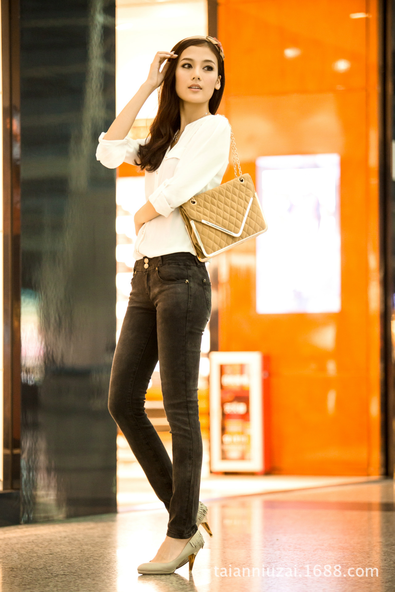 批发采购<em>女式牛仔裤-厂家</em>直销 冬季新款 女式黑