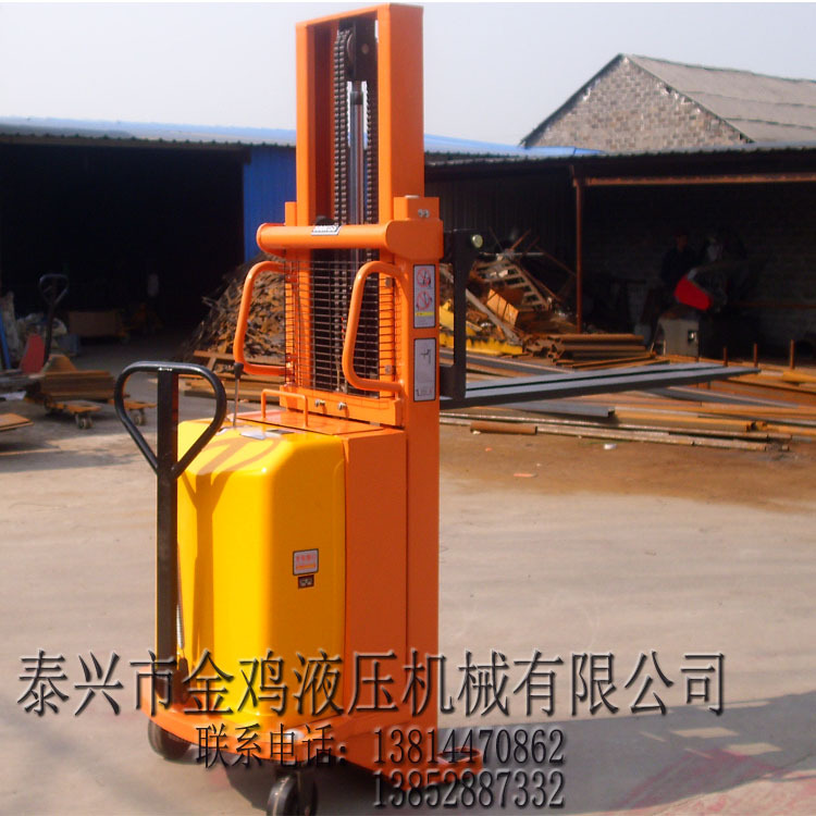 500kg2.5m半电动配重车3