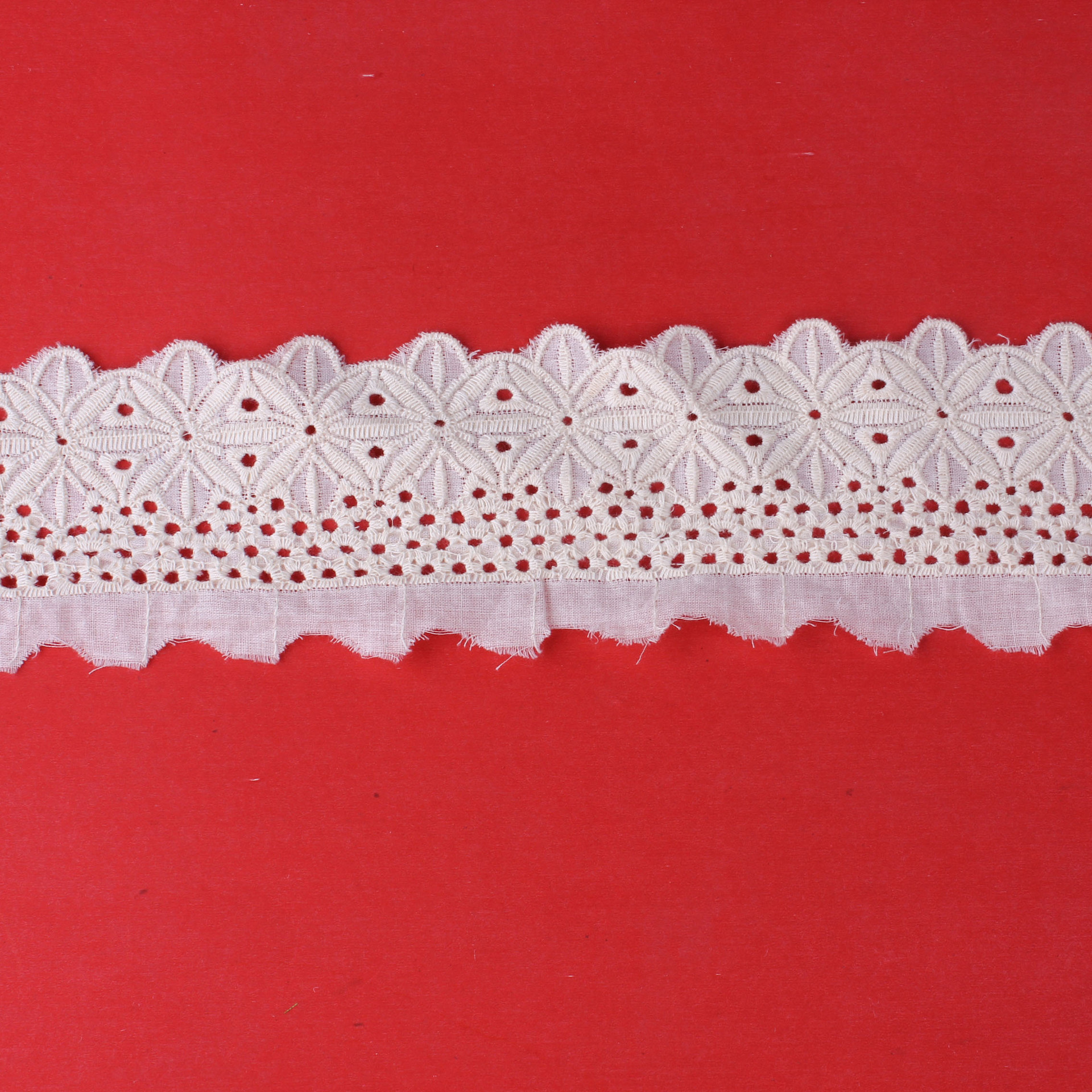 专业生产水溶刺绣 刺绣条码棉布 刺绣花边文胸