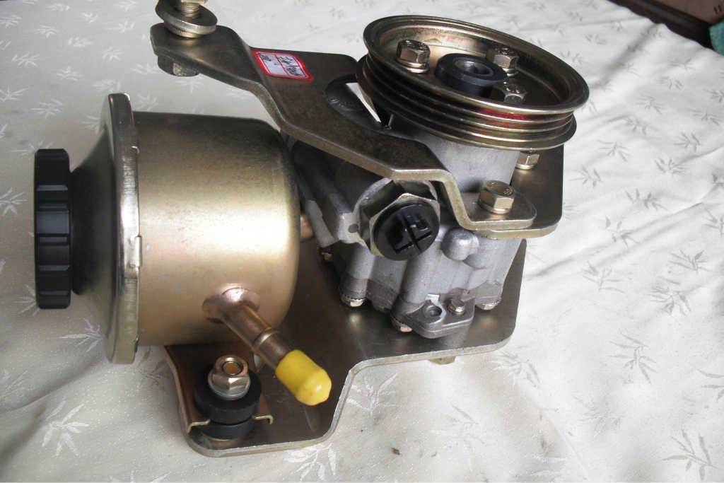 油壶-吉利自由舰支架 皮带轮和油壶--阿里巴巴