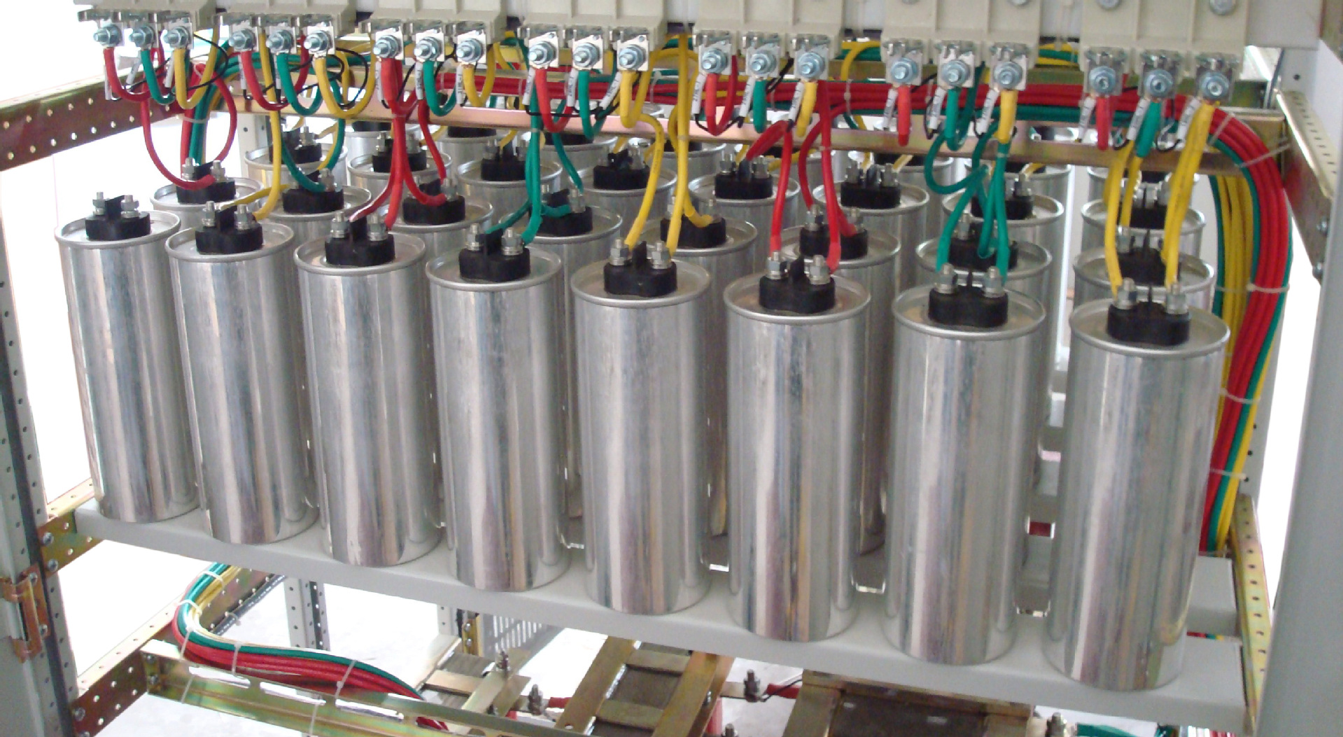 补偿装置-380V电容器 低压并联电容器 上图电