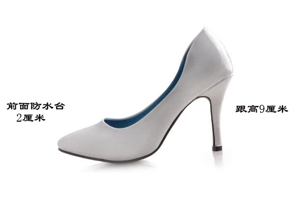 白色描述女鞋