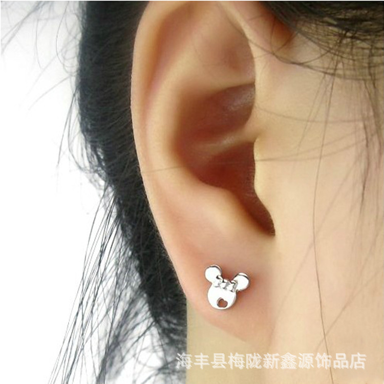 【厂家批发2013流行新款女士<em>纯银耳钉</em>卡通人