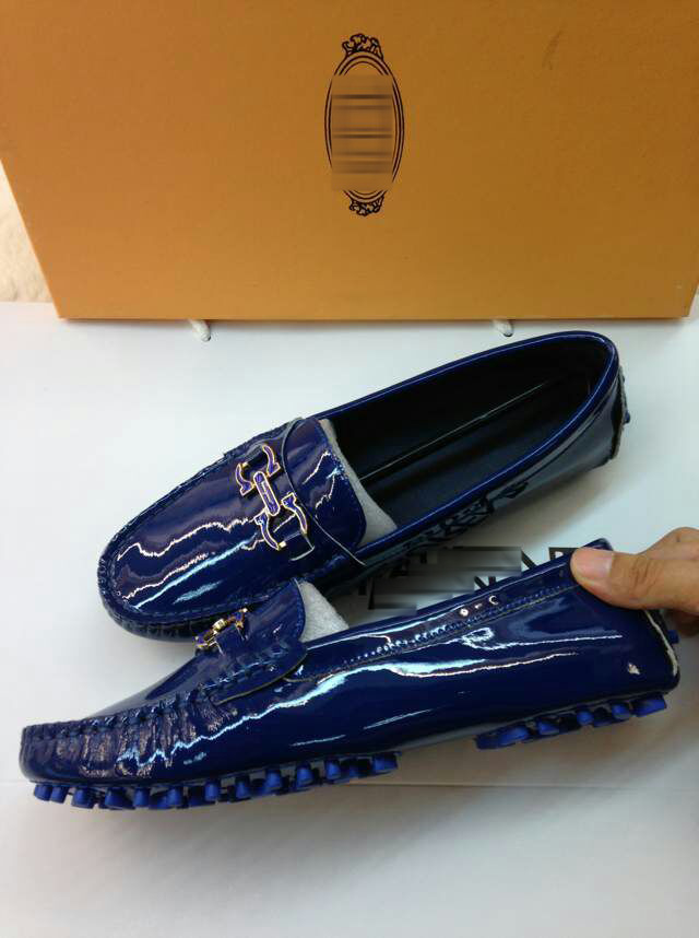 大牌菲拉家<em>女款豆豆鞋</em> 牛皮亮面舒适套脚女鞋