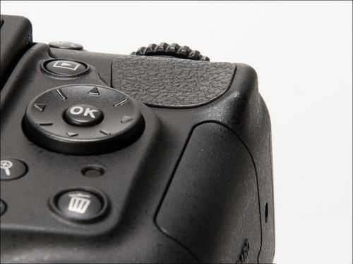 【2,416万有效像素,搭配高品质镜头发生大反对