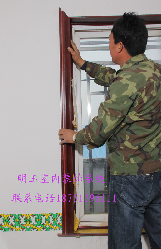 10，将窗框线分别依次卡在三面的侧板跟顶板上（窗框线跟侧板是