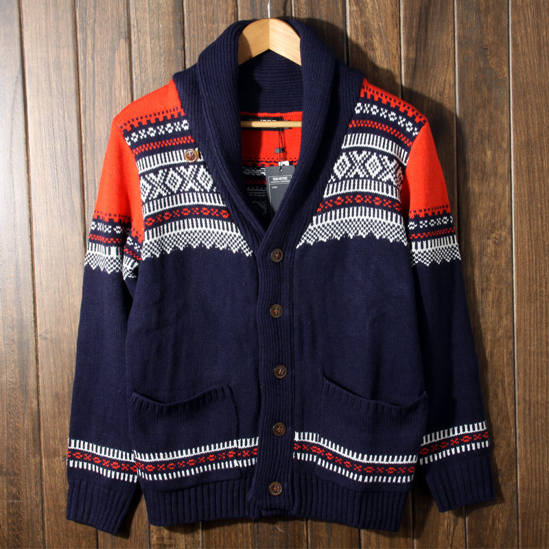 2013秋冬日系新款<em>男装毛衣开衫外套</em>撞色提花