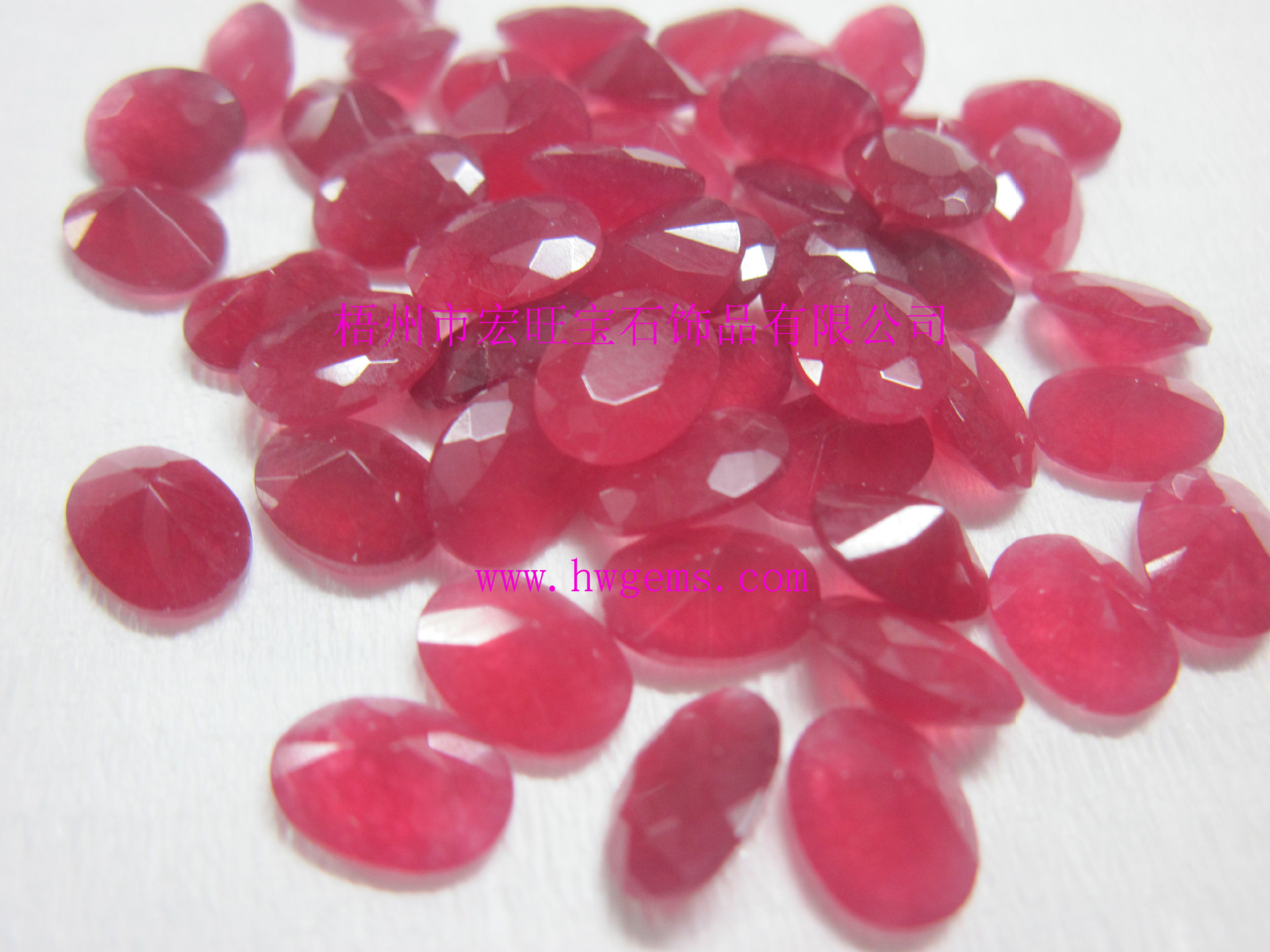 批发采购宝石工艺品-蛋形红色马来玉 合成宝石