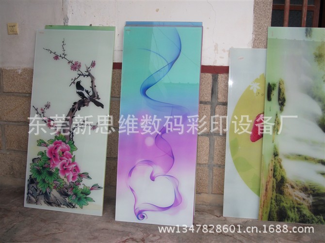 玻璃印花需要拥有一套严格的工艺才能做出最好的产品！并且对技术