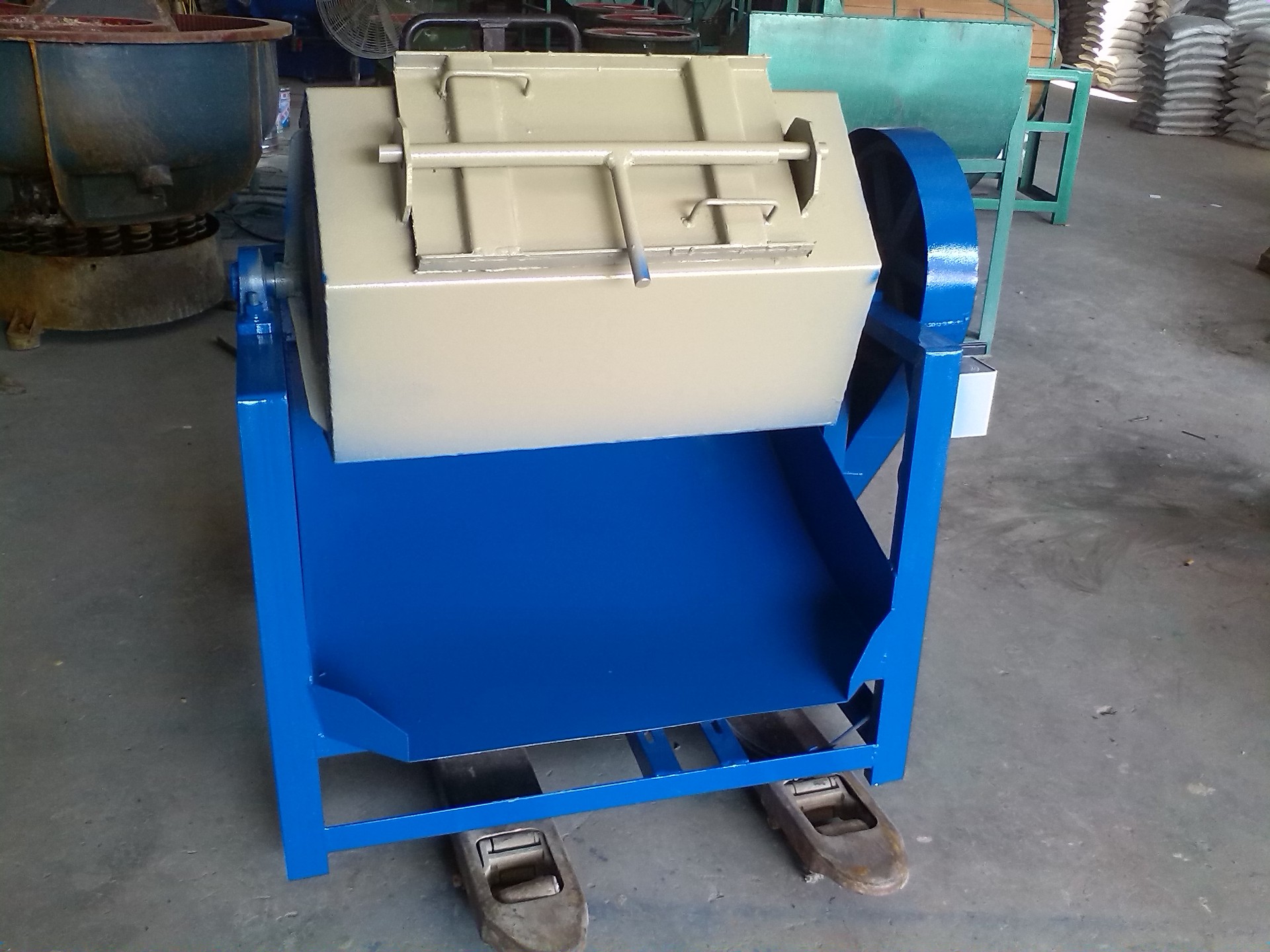 光饰机-供应多型号 研磨抛光机 滚筒研磨机 涡