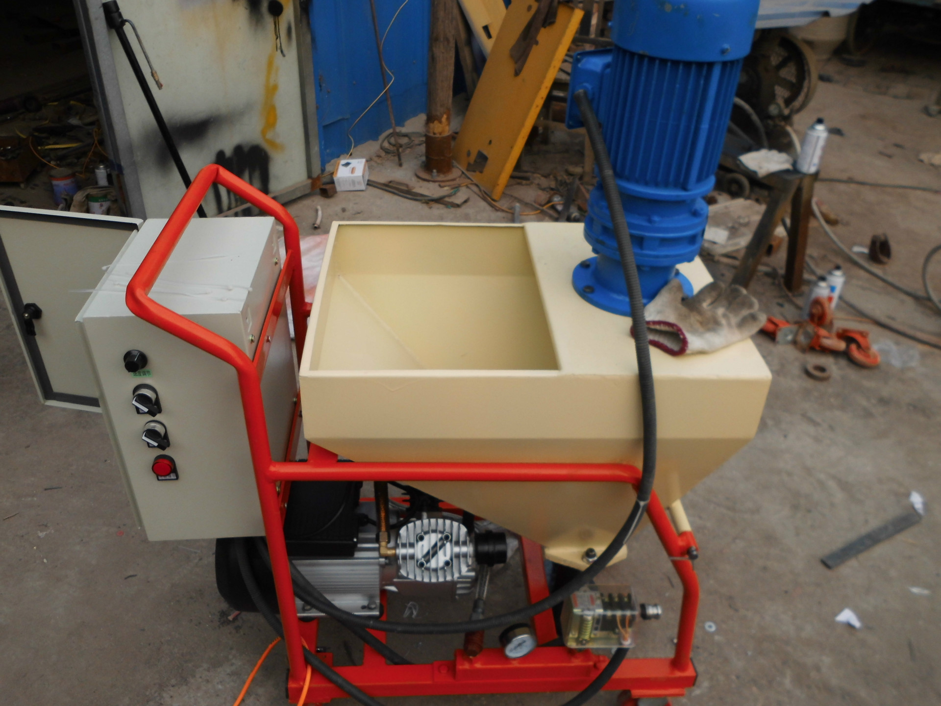 腻子喷涂机侧面