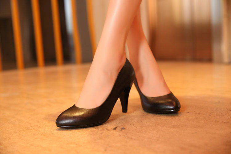 【批发2013年新款女式皮鞋 时尚女式高跟皮鞋