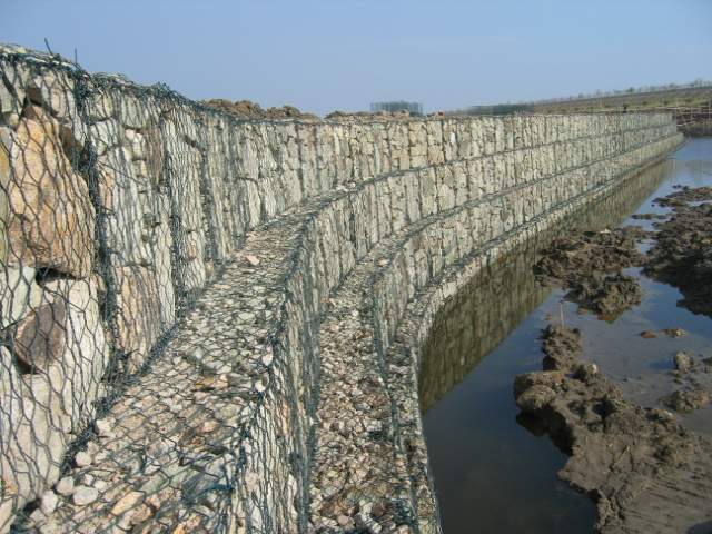 河道挡土墙防洪用pvc包塑格宾石笼网