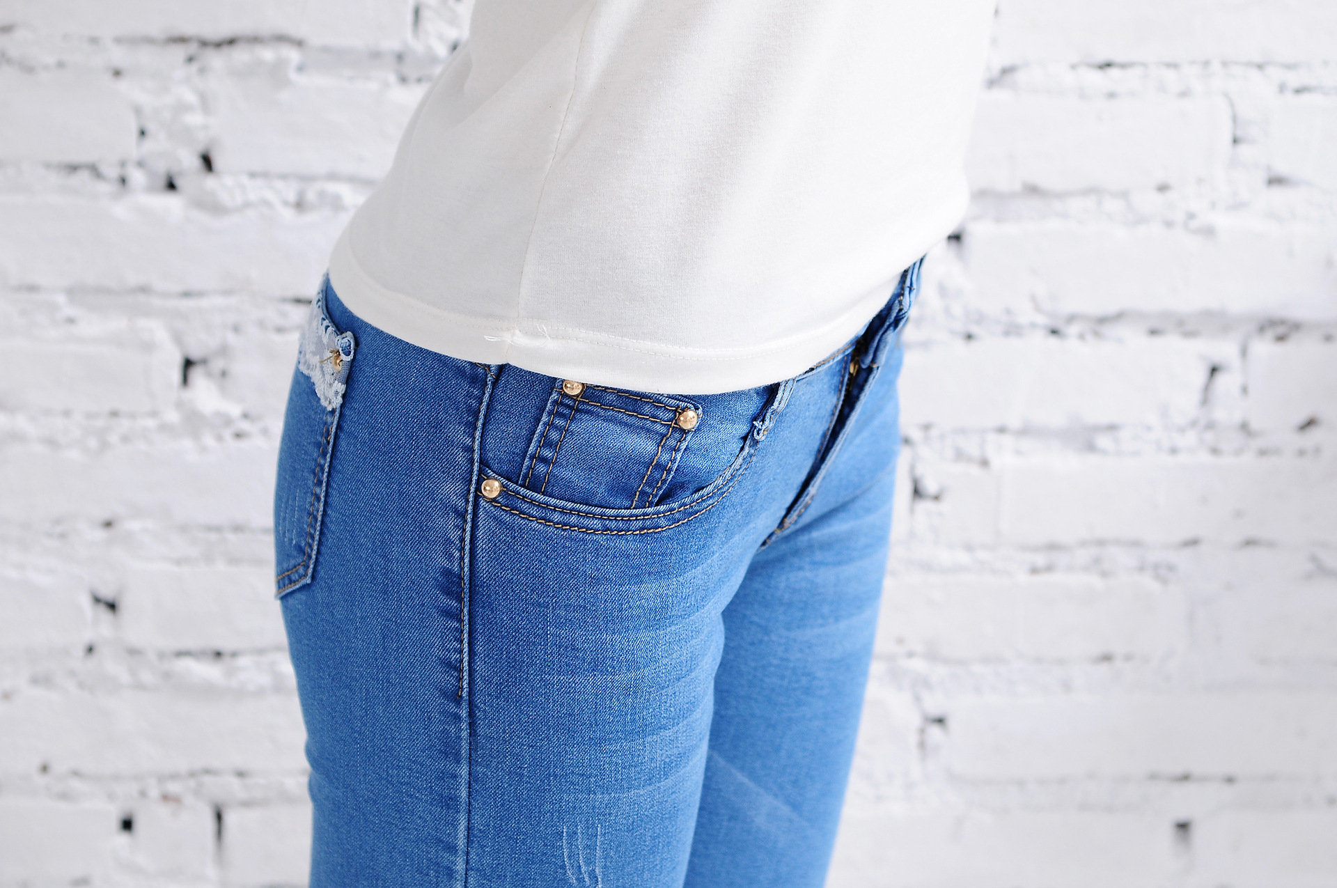 浅色<em>马裤</em>韩版<em>潮女</em>牛仔裤七分裤小脚铅笔裤蕾丝