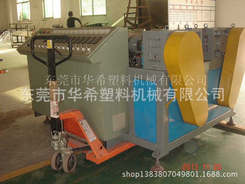 TPU双色橡皮筋挤出机