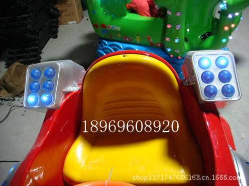 红色坦克座椅细节