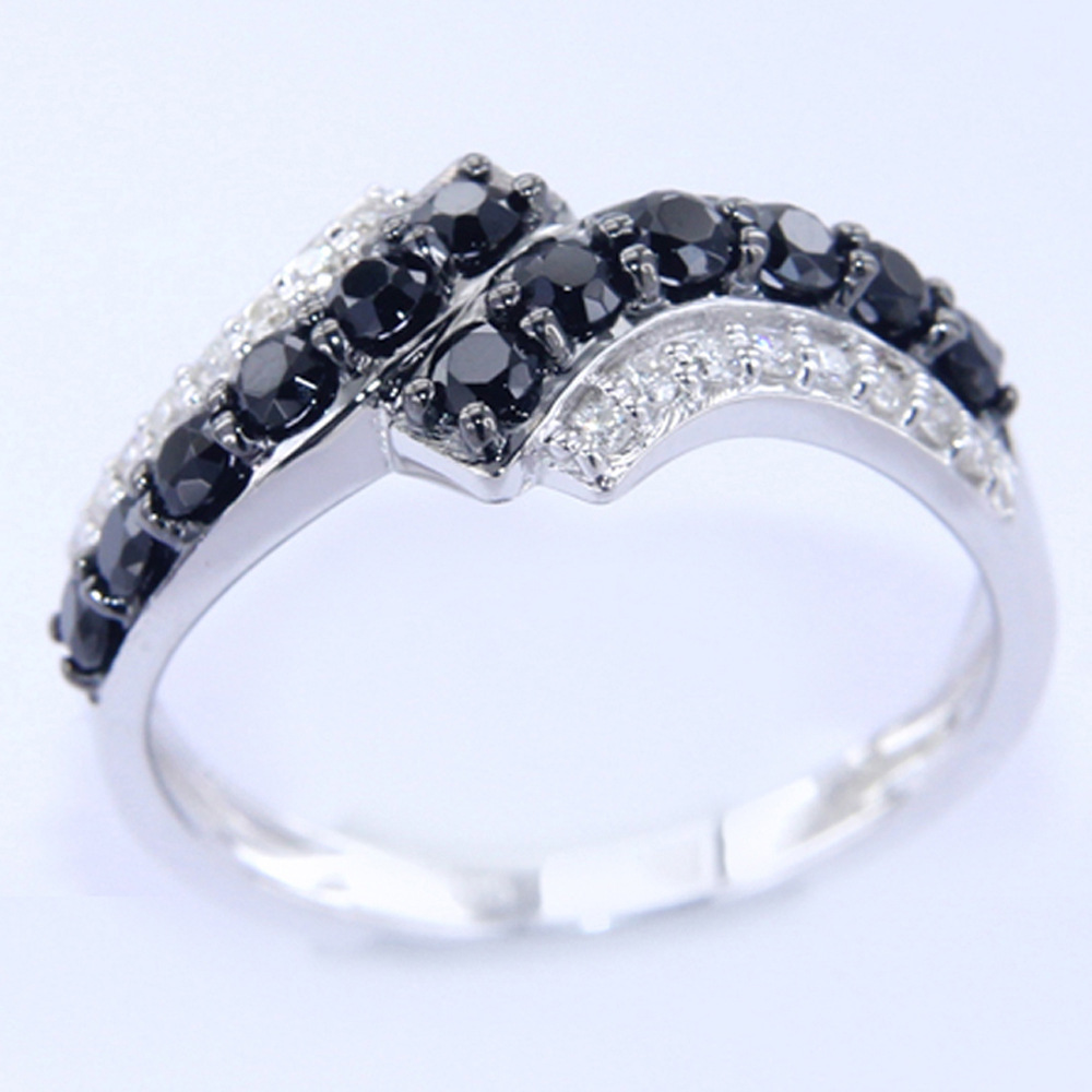 伟德国际周大福首发“顶流”LOOPY联名系列 小克重黄金转运珠、挂件入手无负担