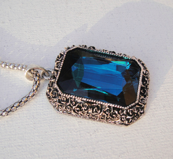 <em>方形</em>大宝石装饰项链<em>毛衣链</em>挂链韩国韩版复古长