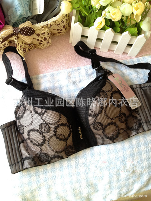 小胸<em>平胸</em>加厚防止<em>外扩</em>超聚拢 A杯调整型<em>文胸</em> 