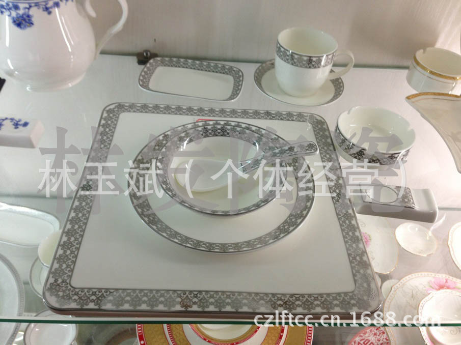 皇冠花边 白金 拷贝