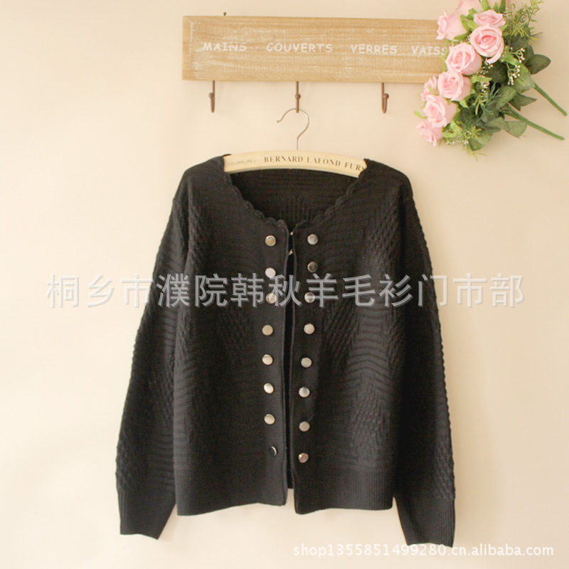 【春秋新款 韩版宽松俏皮圆领手工<em>缝纽扣</em> 针织