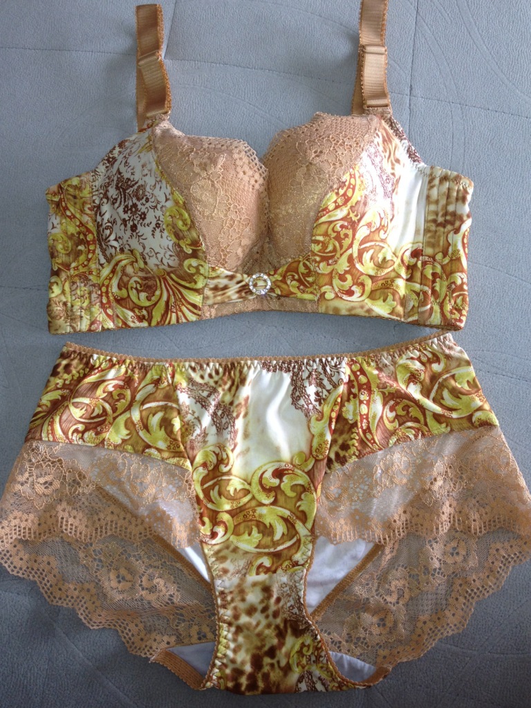 <em>豹纹</em> 商城热卖 <em>文胸</em> <em>聚拢</em> 调整型 中厚 收副乳 中