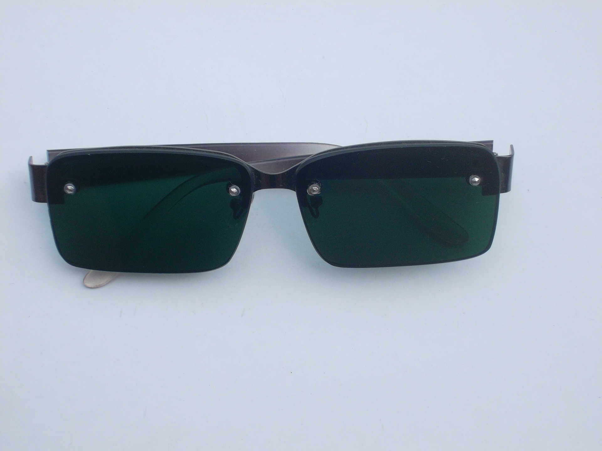 【厂家供应茶色、灰色。绿色水晶眼镜、时尚水