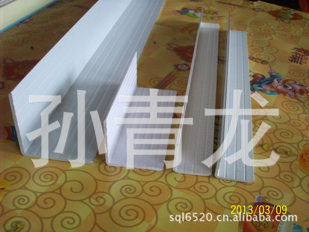 展架塑料-喇叭口滴水建材,厨卫v展架槽,体育馆看亚克力异形线条图片