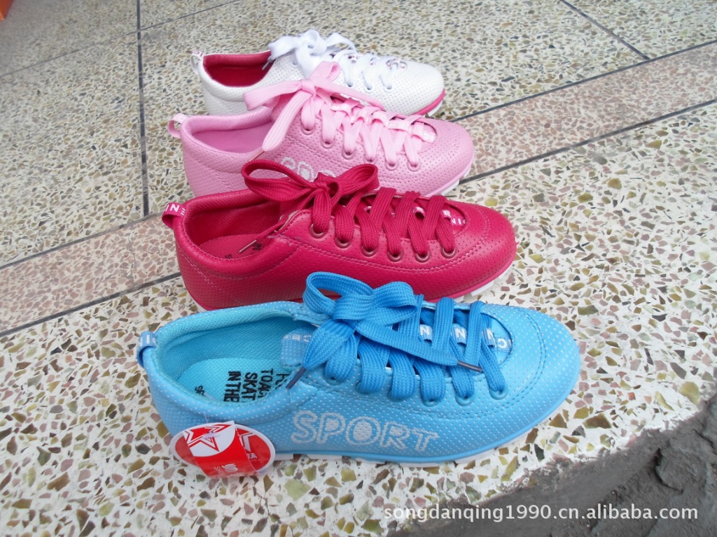 635<em>帅哥靓妹</em>PU面女单鞋学生鞋 泡沫底轻松防