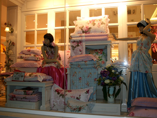 【风格/皮具/服装店橱窗设计制作安装】简单鞋店室内设计图图片
