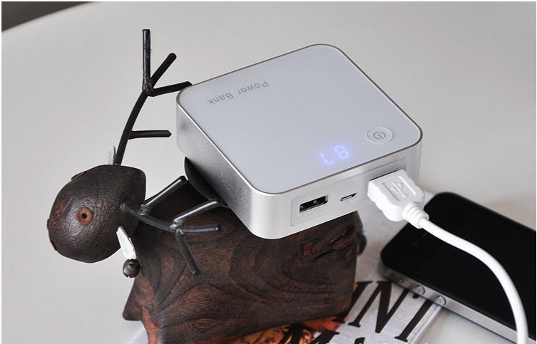 移动电源-工厂批发 方形魔盒数字显示移动电源