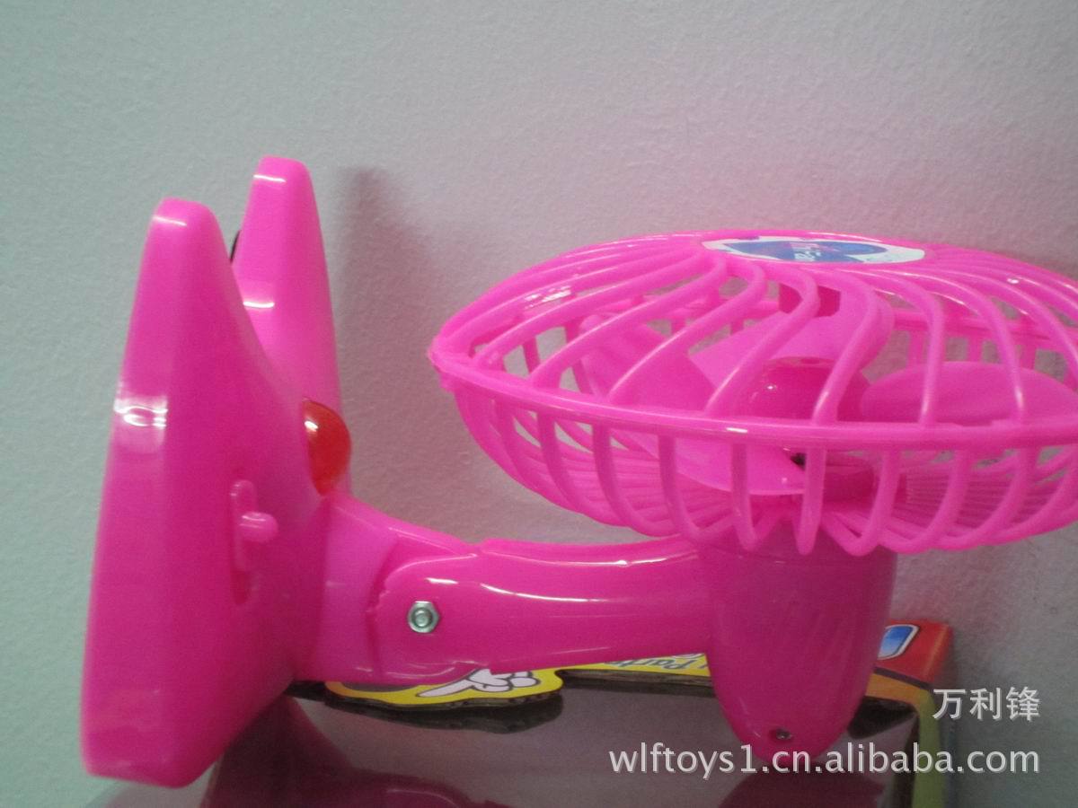 【新款迷你电动小风扇可旋转带灯光红蓝绿三色