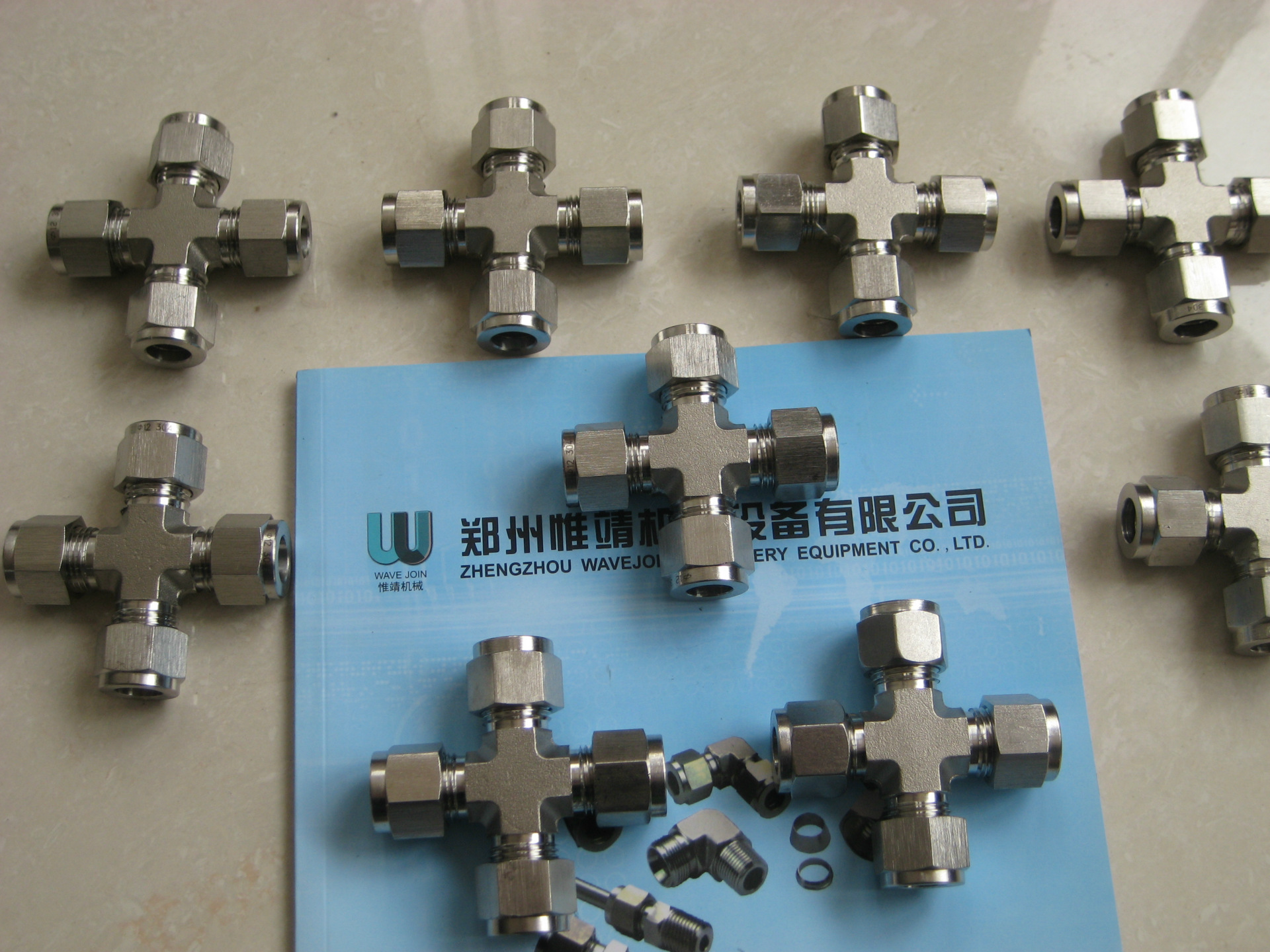 【【厂家销售】不锈钢四通卡套接头 四通卡套